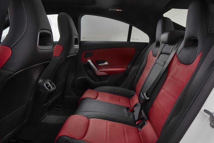 Интерьер Mercedes-Benz CLA200 AMG Line (C118) 2019 года  (UK) (фото 33 из 40)